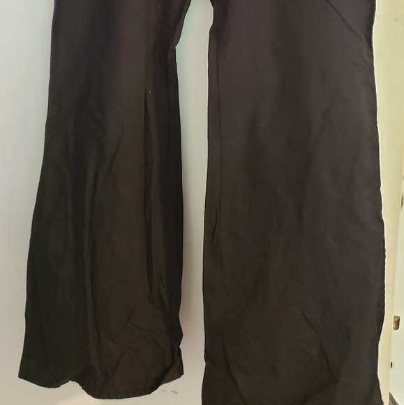 Old navy pants. - Picture 2 of 7